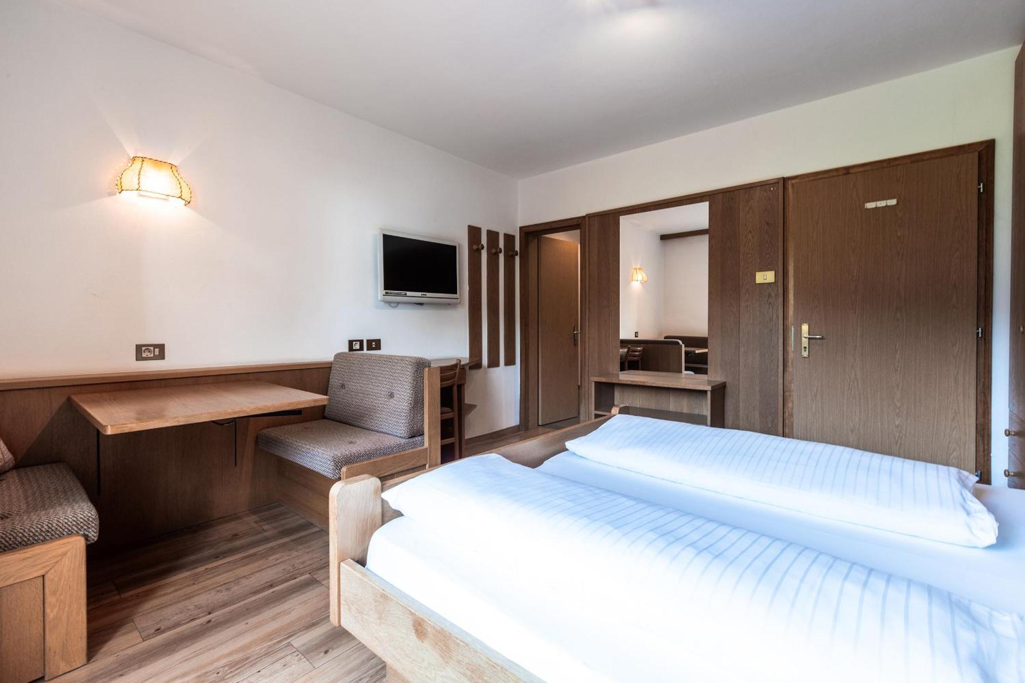 Hotel Zum Loewen - Al Leone メルティナ エクステリア 写真